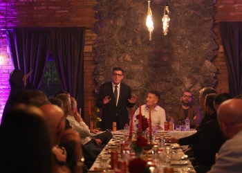 Arbër Ismajli viziton familjen e kandidatit Nazim Mehmeti në Gjilan: Përkrahje e fuqishme për një Gjilan të ri