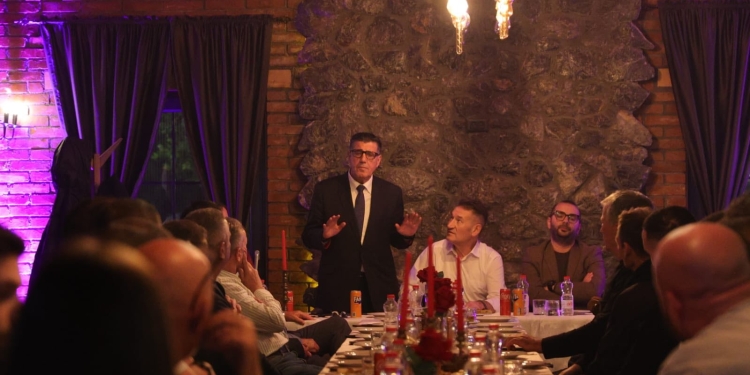 Arbër Ismajli viziton familjen e kandidatit Nazim Mehmeti në Gjilan: Përkrahje e fuqishme për një Gjilan të ri