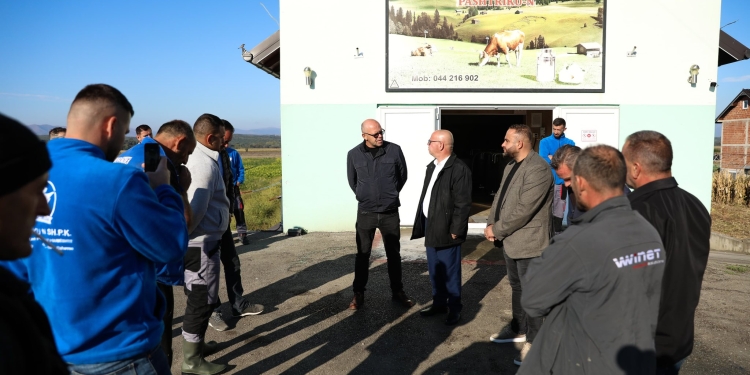 Smajl Latifi viziton qendrën grumbulluese të qumështit “Pashtriku-N” në Ratkoc