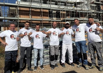 Mërgimtarët nga Italia me fanella të veçanta për Bali Muharremajn