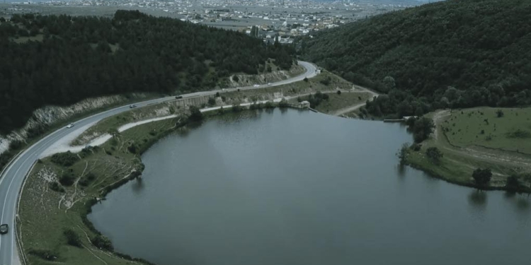 Arbër Ismajli takohet me Shoqatën e Peshkatarëve: Premton mbështetje për sportin e peshkimit dhe ruajtjen e mjedisit