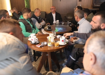 Smajl Latifi: Nga një kafe mëngjesi me qytetarët e Rahovecit – faleminderit për përkrahjen dhe pritjen e ngrohtë!