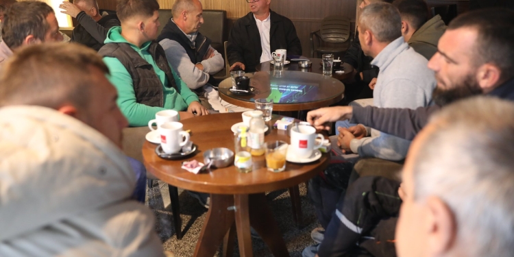 Smajl Latifi: Nga një kafe mëngjesi me qytetarët e Rahovecit – faleminderit për përkrahjen dhe pritjen e ngrohtë!