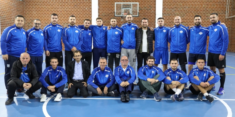 Smajl Latifi viziton hendbollistët e KH “Rahoveci”: “Krenar me kampionët tanë, gjithmonë do t’i mbështesim!”