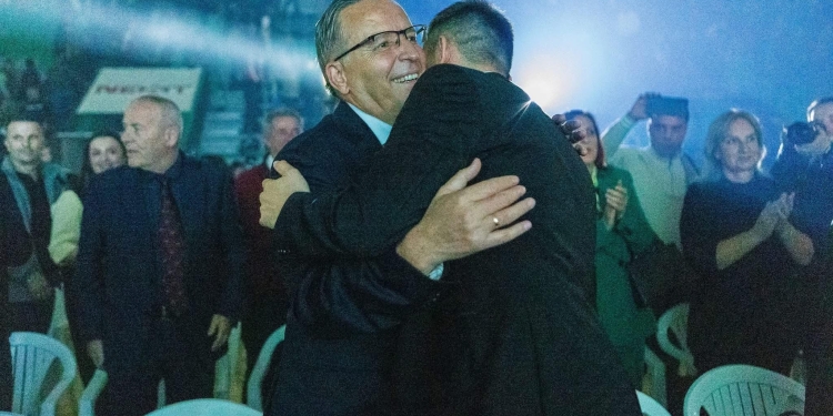 “Madhështore”, Bedri Hamza e shpall fitoren e Arian Tahirit në Mitrovicë