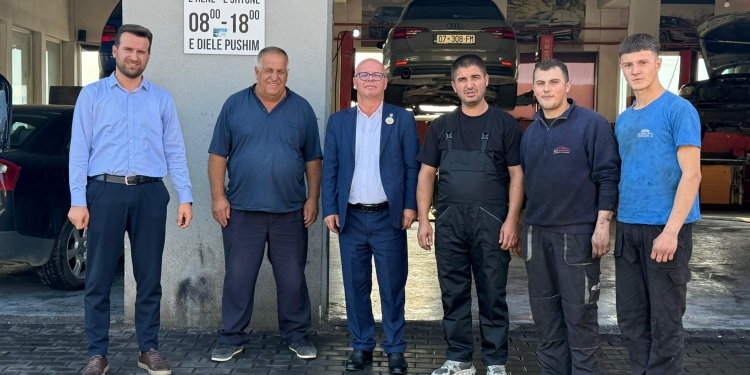 Smajl Latifi viziton kompaninë “Faredini-A” në Rahovec