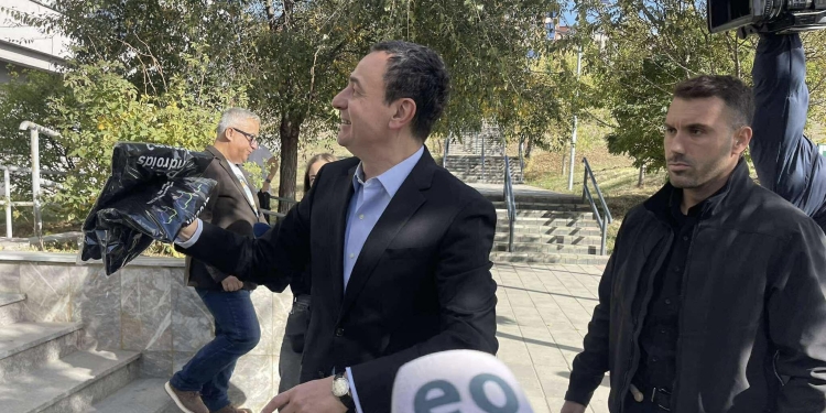 Kurti ‘çele guri gojën’ nëse i ka apo jo votat për qeverinë e re