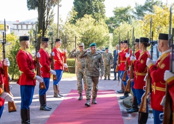 Komandanti i KFOR-it dhe ministri malazez diskutojnë për sigurinë në Kosovë dhe stabilitetin rajonal