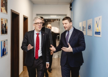 Krasniqi dhe ambasadori gjermanin flasin për zhvillimet politike në vend
