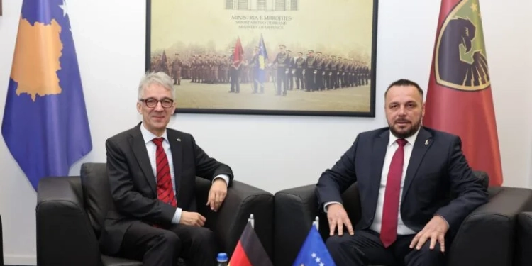 Maqedonci takohet me Ambasadorin e Gjermanisë, e informon për kapacitetet aktuale të FSK’së