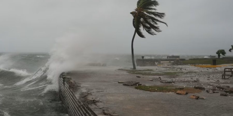 Uragani Melissa godet Xhamajkën, era arrin në gati 300 km/orë