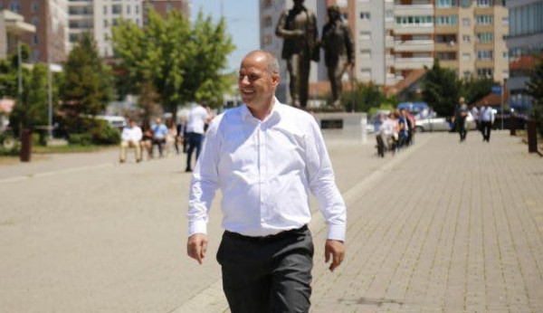 Lladrovci pas fitores: Hapim simbolikisht zyrën ku ishte selia e degës së PDK-së në Drenas