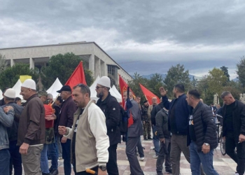 Atmosfera para protestës në mbështetje të ish-krerëve të UÇK-së në Tiranë