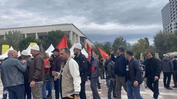 Atmosfera para protestës në mbështetje të ish-krerëve të UÇK-së në Tiranë