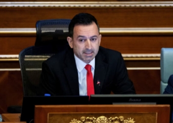 Kurti tenton ta shkarkon Dimal Bashën nga kryetari i Kuvendit