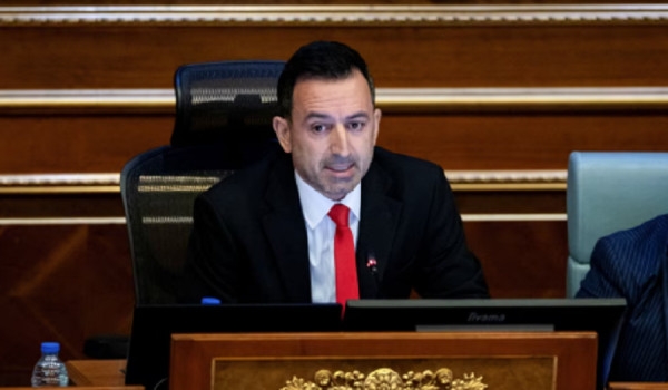 Kurti tenton ta shkarkon Dimal Bashën nga kryetari i Kuvendit