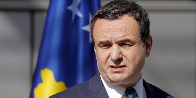 “Gjuetia” për deputetë të ish-opozitës, shpresa e fundit e Kurtit dhe VV-së