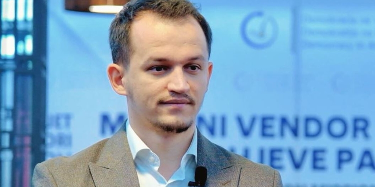 Cakolli thotë se s’mund të thirret seancë e jashtëzakonshme pa dekretim të mandatarit