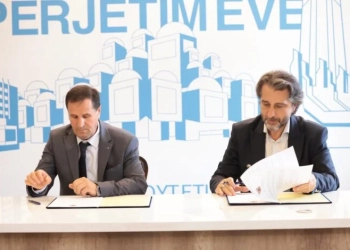 Përparim Rama nënshkruan marrëveshjen me operatorët privat të transportit: Në qershor 2026, Trami do të jetë në Prishtinë