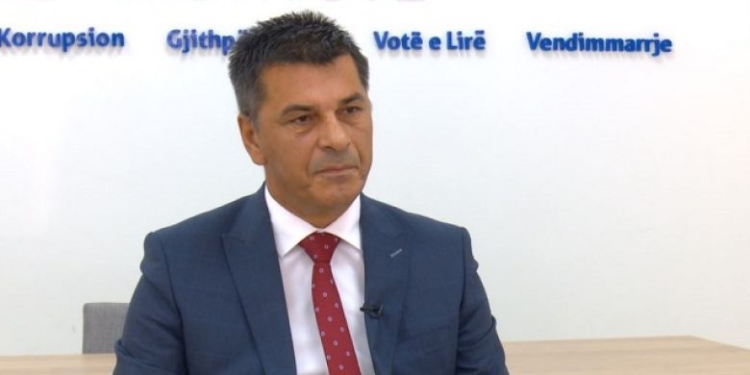 Kurti propozoi 19 ministra, Kryeziu: Për një vend të vogël si Kosova kjo është burokraci dhe keqpërdorim i pushtetit