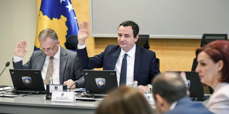 Vendimet e Kurtit, buxheti 4 miliardë për vitin 2026m parasheh pagën e 13-të për punonjësit e sektorit publik, rritje të shtesave e pensioneve