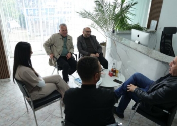 Arbër Ismajli viziton një laborator: Gjilani ka njerëz që punojnë me zemër