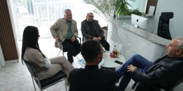 Arbër Ismajli viziton një laborator: Gjilani ka njerëz që punojnë me zemër