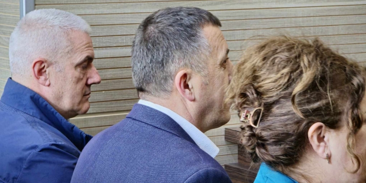 Gjykata lëshon urdhrin që Sveçla, Pacolli dhe Zyba të sillen me detyrim para trupit gjykues