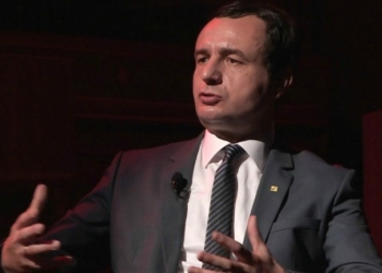 “Dëshirë për pushtet”, Albin Kurti i dikurshëm kritikonte vendimet për paga në kohë zgjedhjesh