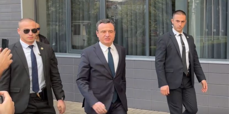 Pas përfundimit të takimit me Presidenten Osmani, Kurti: Kushtetuta dhe ligjet janë të qarta