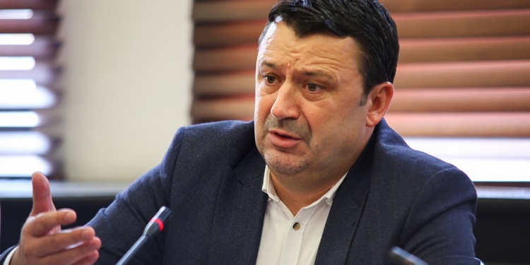 Beqa i PDK-së: Pas 9 muajsh mashtrim, sot u dorëzuan manipulatorët, goditja e fundit vjen në dhjetor nga populli!