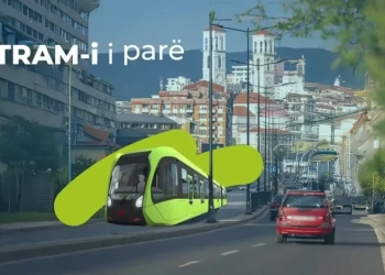 Përparim Rama: Trami elektrik është autobus më i gjatë, 32 metra për mbi 300 udhëtarë