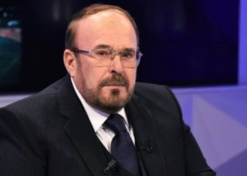 Kush ishte Fatos Nano – tri herë kryeministër dhe një nga figurat më të rëndësishme të tranzicionit shqiptar