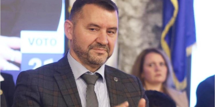Koalicioni me VV-në në Prizren | Bekim Nerjovaj jep dorëheqje nga AAK bashkë me nëndegët e Hasit