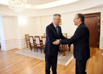 Djali i Thaçit uron Bedri Hamzën për kandidimin në krye të PDK-së: Lider me vizion dhe integritet