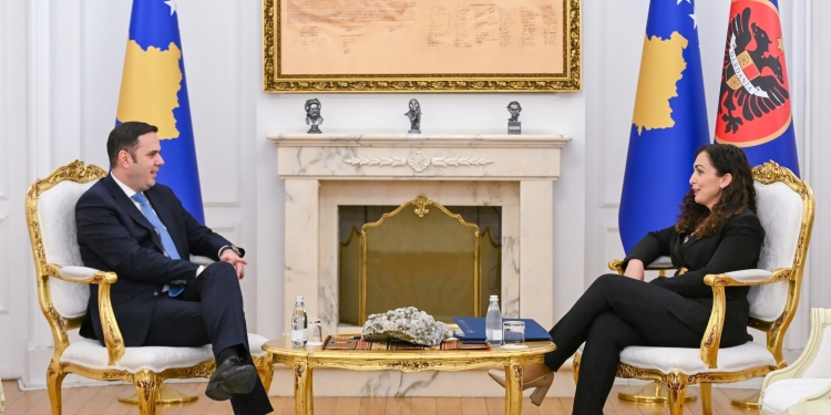 Osmani takohet me Abdixhikun