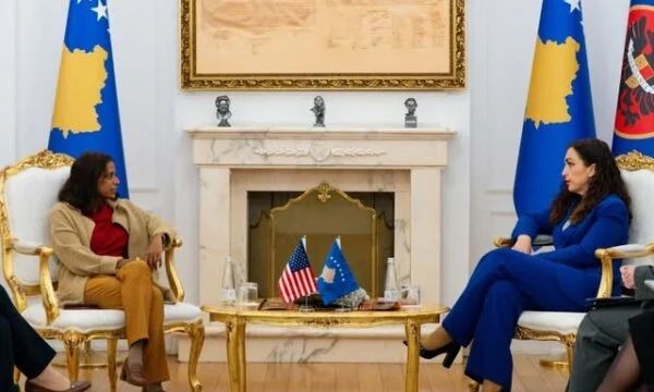 Osmani njofton se dje e ka takuar Prattipatin për të folur rreth “zhvilllimeve të fundit dhe sigurisë”