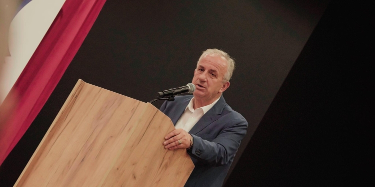 Bali Muharremaj me mesazh mirënjohjeje për mjekët dhe infermierët: “Janë drita që nuk fiket asnjëherë”