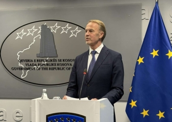 Ambasadori i BE-së u bën thirrje partive politike të bëhen bashkë për progresin e Kosovës