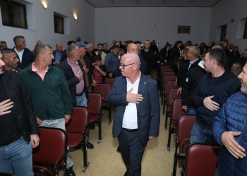 Smajl Latifi nis fushatën bashkë me Ramush Haradinajn në Krushë të Madhe: “Jemi adresë për të gjithë qytetarët e Rahovecit”