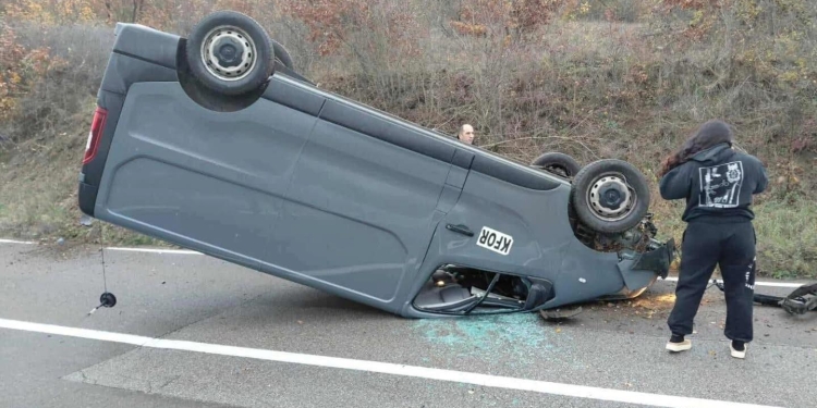 Rrokulliset automjeti i KFOR-it në rrugën Mitrovicë – Leposaviq