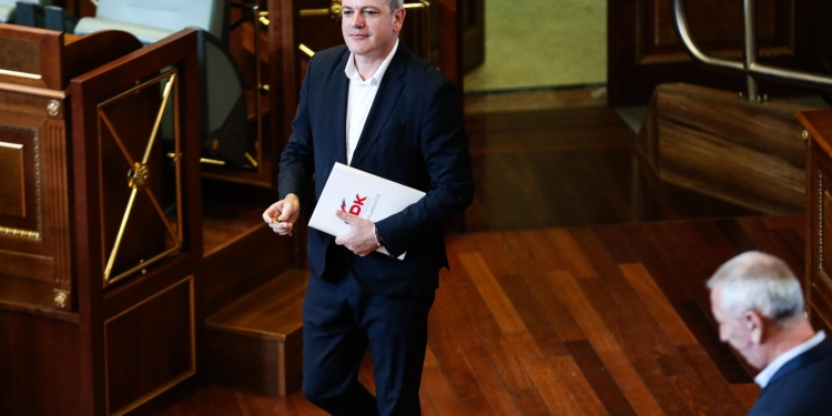 Gashi kërkon mbajtjen e zgjedhjeve të përgjithshme sa më parë: Vendi ka ngecur