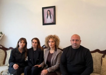Presidenca viziton familjen e studentes së ndjerë Daorsa Spahija në Gjakovë