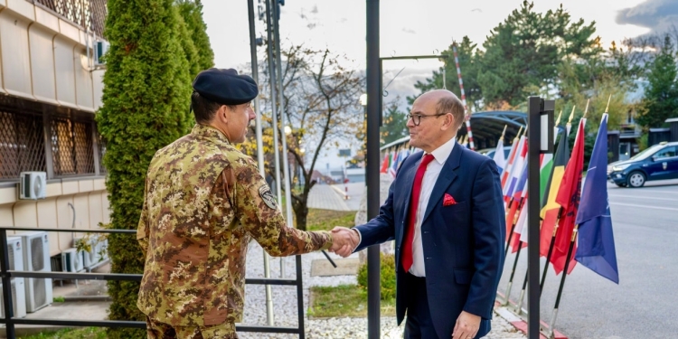 KFOR mirëpriti ambasadorin norvegjez Bjornstad, diskutuan për sigurinë në Kosovë