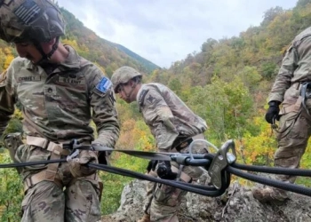 Ushtarët amerikanë e gjermanë të KFOR-it zhvillojnë trajnime për rritjen e sigurisë në terrene të vështira