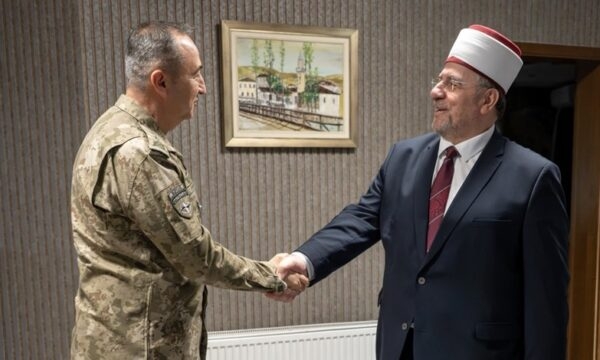 Komandanti i KFOR’it takon kryemyftiun Tërnava: Shkëmbim pikëpamjesh mbi çështjet sociale dhe fetare
