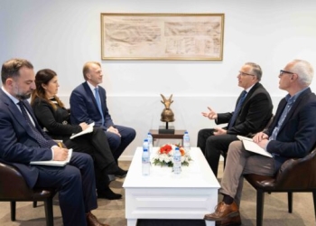 Hamza takohet me Orav, zotohet për angazhim në heqjen e sanksioneve nëse qeveria e re udhëhiqet nga PDK