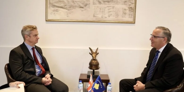 Ambasadori britanik takon Hamzën, e uron për zgjedhjen në krye të PDK-së