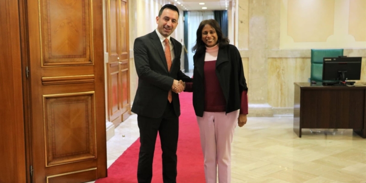 Basha dhe Prattipati diskutojnë për zhvillimet politike e pagat e RTK-së