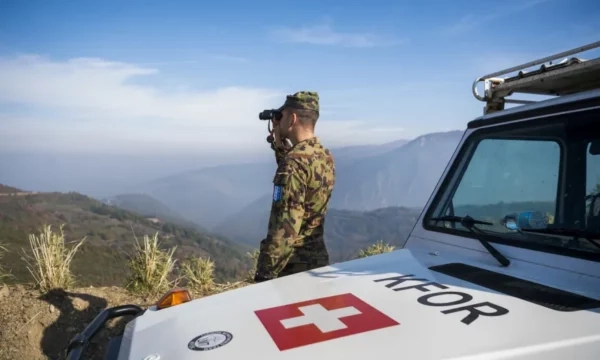 Zvicra: NATO dhe shtetet anëtare besojnë se KFOR duhet të jetë në Kosovë deri në normalizim të raporteve me Serbinë